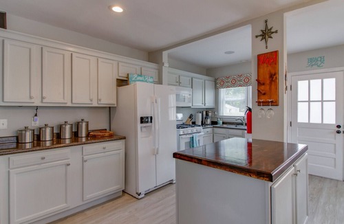 Willoughby Spit House | Willoughby 4BR Coastal Home Steps to Shore