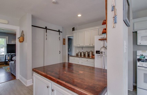 Willoughby Spit House | Willoughby 4BR Coastal Home Steps to Shore