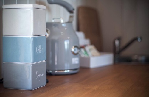 Amroth Cottage | Willow - 1 Bedroom Shepherd's Hut - Amroth