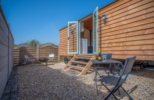 Amroth Cottage | Willow - 1 Bedroom Shepherd's Hut - Amroth