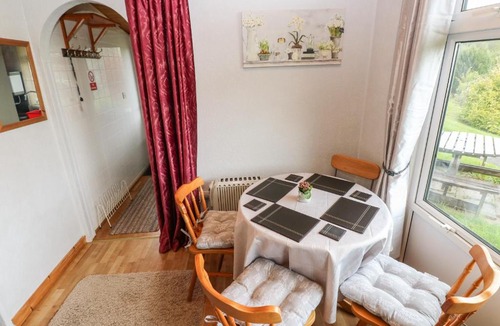 Llanybri House | Willow 80