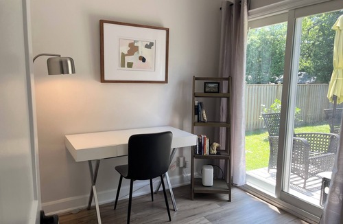 Georgina Cottage | Willow Beach Renovated Cottage Retreat. Pet-Friendly!