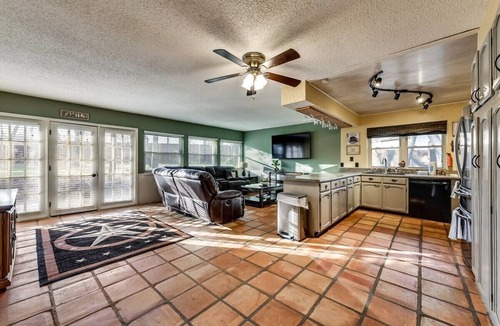 Bedford House | Willow Bend: 4-Bedroom Tranquil Escape