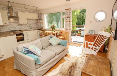 Cowes House | Willow Cabin