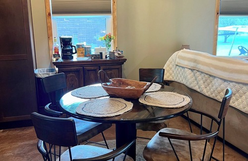 Johnson City Cottage | Willow Cabin- Private 2 BR Cabin