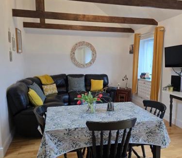 Harrietsham House | Willow Cottage in idyllic location