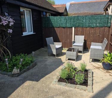 Harrietsham House | Willow Cottage in idyllic location