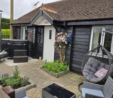 Harrietsham House | Willow Cottage in idyllic location