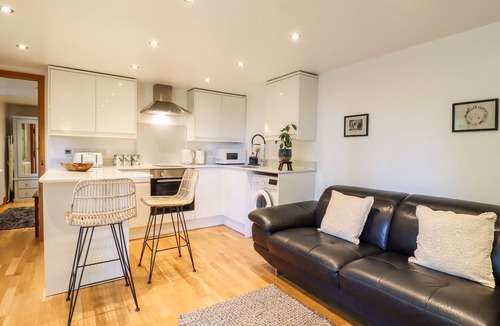 Dartford Cottage | WILLOW COTTAGE, romantic, with pool in Dartford