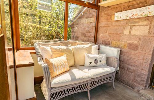 Upper Hulme House | Willow cottage with private hot tub