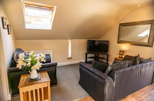 Upper Hulme House | Willow cottage with private hot tub