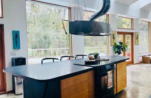 Washington House | Willow Creek: Mid-Century Oasis