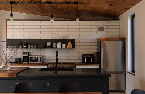 Hillier House | Willow Creek - Modern Sunlit Bungalow