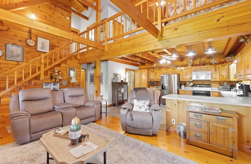 Mount Vernon Cabin | Willow Creek - Sleeps 8, Motorcycle Accessible, Hot Tub