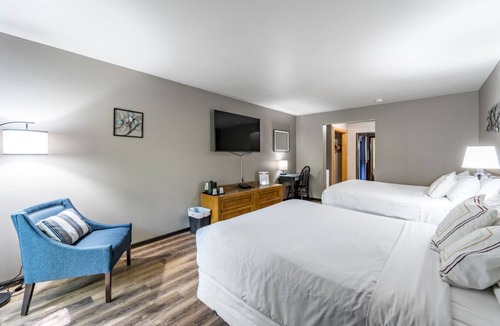 Rib Mountain Bed & Breakfast | Willow Double Queen Room @ the Inn