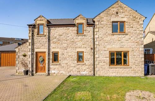 Hoylandswaine House | Willow falls