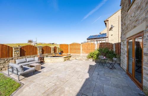 Hoylandswaine House | Willow falls