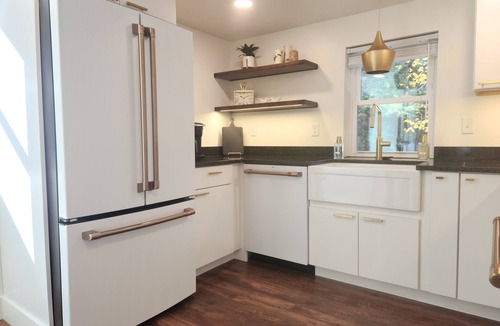 Jaffrey House | Willow Falls Home ~ Hot Tub & Waterfront