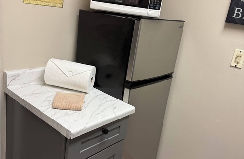 Willow Glen Apartment | Willow Glen Hideaway - Charming Cottage with Hot Tub