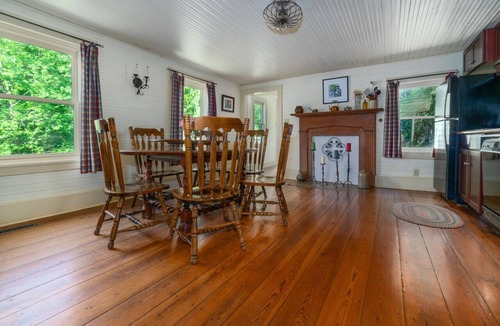 Lexington Cabin | Willow Haven Secluded Creekside Cabin