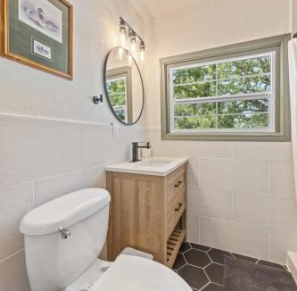 Madill Other | Willow Heaven - Lakefront Cabin Escape