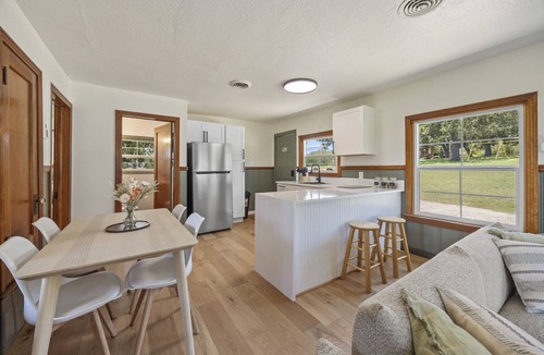 Madill Cabin | Willow Heaven- LAKEFRONT Cabin getaway with a Jacuzzi in Texoma Shores Resort