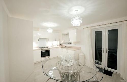 Thurnscoe House | Willow Heights Modern 5-7 Persons/3 Bed Detached