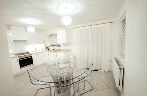 Thurnscoe House | Willow Heights Modern 5-7 Persons/3 Bed Detached