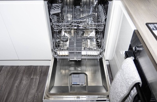 Coalbrookdale House | Willow House - Telford Centre - Parking - Sleeps 8