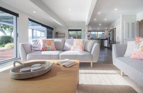 Hannahs Bay Apartment | Willow Lakehouse Rotorua