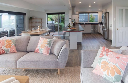 Hannahs Bay Apartment | Willow Lakehouse Rotorua