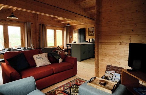 Stowmarket Cabin | Willow Lodge at Welhams Meadow