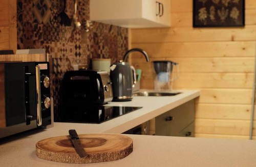 Stowmarket Cabin | Willow Lodge at Welhams Meadow