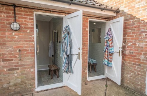 Beccles Cabin | Willow Lodge, Toad Hall, Wangford