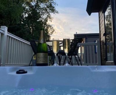 Pocklington House | Willow Lodge with Hot Tub