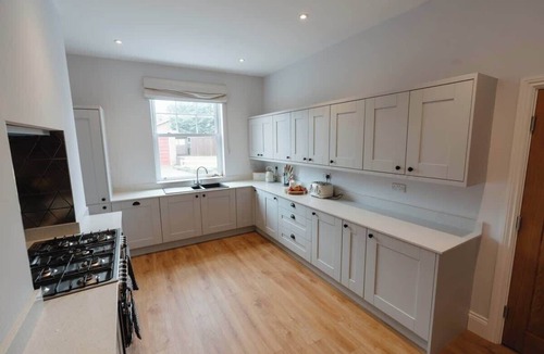 Kilham House | Willow Lodge with Hot Tub