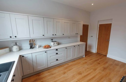 Kilham House | Willow Lodge with Hot Tub