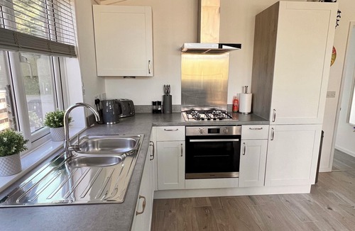 Frognall Cabin | Willow's Dog Friendly Lodge With Hot Tub