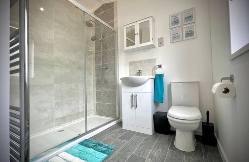 Frognall Cabin | Willow's Dog Friendly Lodge With Hot Tub