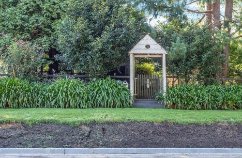 Bundanoon House | Willow Tree Cottage in Bustling Creative Bundanoon