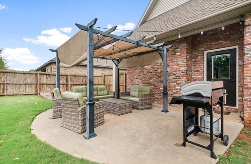 Fayetteville House | Willow Tree Retreat - 10 min to U of A