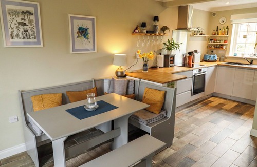 Woodhall Spa Cottage | WILLOW VIEW, pet friendly, with open fire in Bucknall