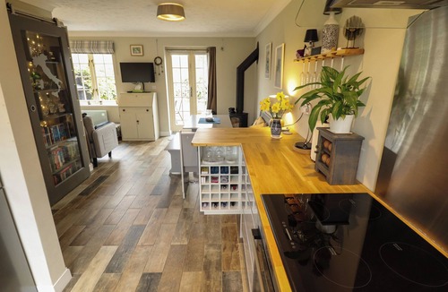 Woodhall Spa Cottage | WILLOW VIEW, pet friendly, with open fire in Bucknall