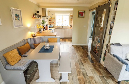 Woodhall Spa Cottage | WILLOW VIEW, pet friendly, with open fire in Bucknall