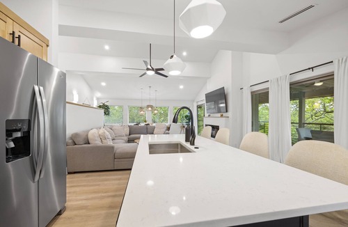 Indian Point House | Willow - Waterfront 6BR Estate - Branson’s Best Kept Secret