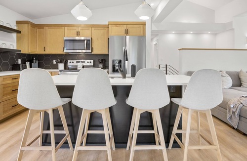 Indian Point House | Willow - Waterfront 6BR Estate - Branson’s Best Kept Secret