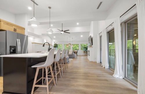 Indian Point House | Willow - Waterfront 6BR Estate - Branson’s Best Kept Secret