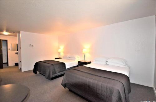 Maple Creek Hotel | Willowbend Hotel