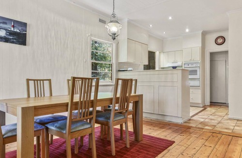 Skenes Creek House | Willowhaven - Rustic & Vintage