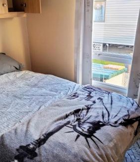 Crowle Resort | Willows 104 Caravan - 7 Lakes